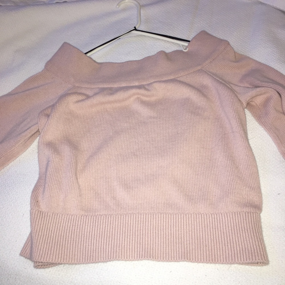 🌷Off the shoulder H&M sweater 🌷